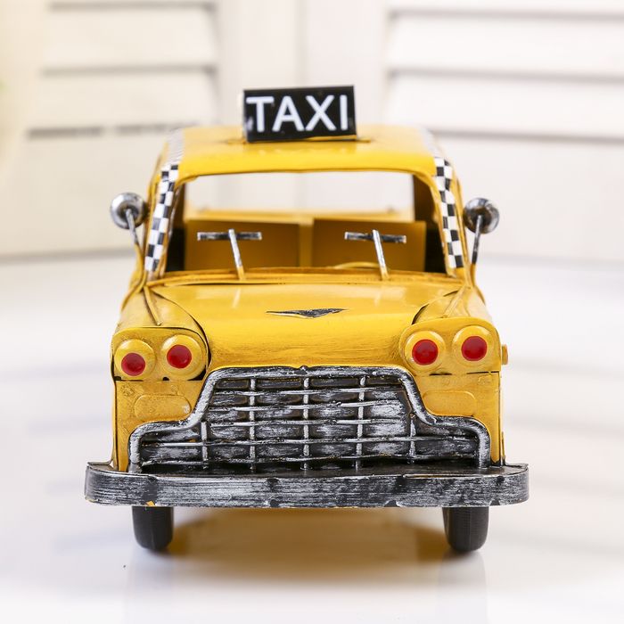 Купить желтое такси. Ваза такси. Маленькая желтая металлическая машинка. Игрушка ретро автомобиль металл желтый. Жёлтый жигуль такси.
