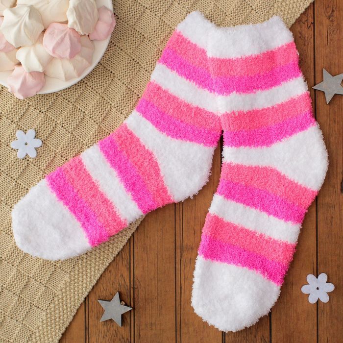 Розово белые носки. Розовые махровые носки. Махровые носки в.аолосуц. Розовый носочки теплые. Бело розовые носки.